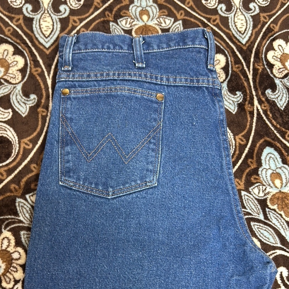 Wrangler Blue Relaxed Jeans with Classic Indigo Finish - Picture 6 of 6